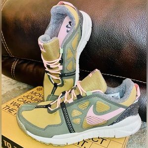 NEW! Unisex Nike Free Terra Vista Brown Kelp and Pink Glaze Sneakers